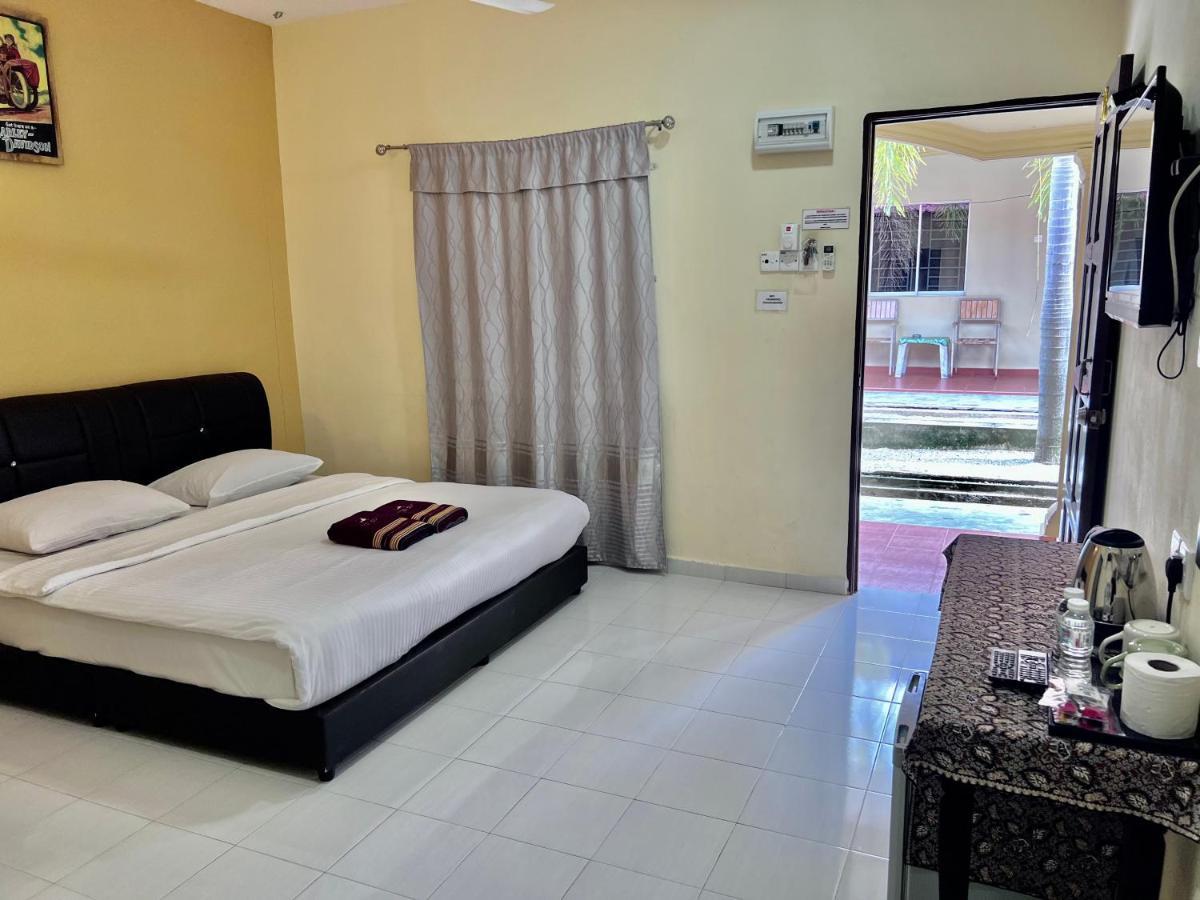 Dhania Cenang Beach Resort Pantai Cenang  Exterior foto