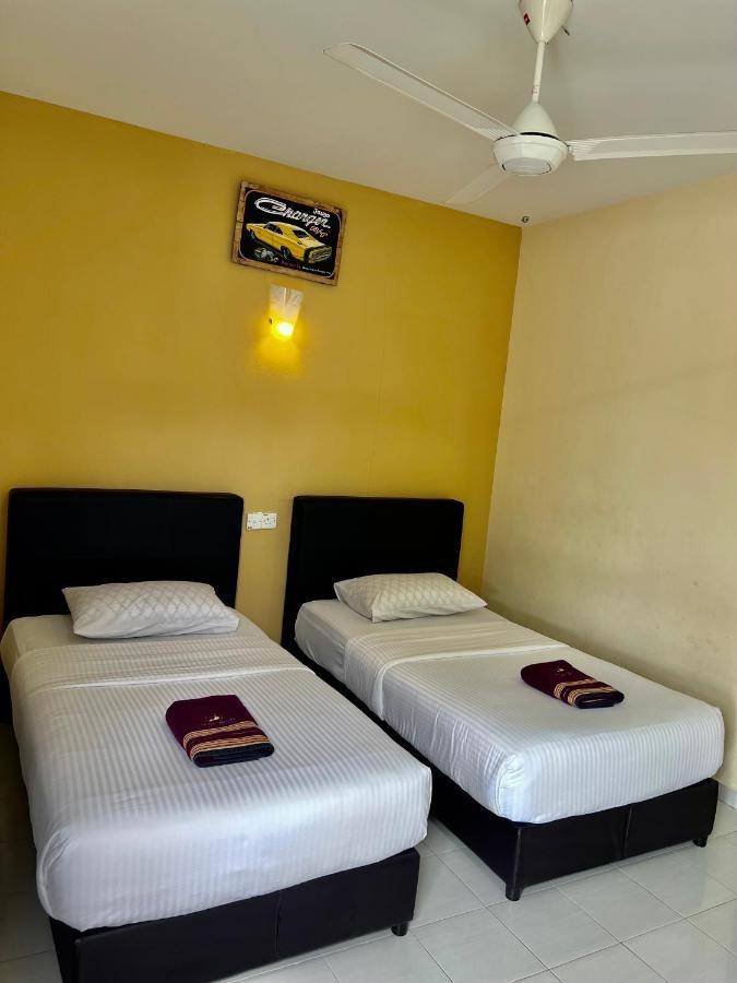Dhania Cenang Beach Resort Pantai Cenang  Exterior foto