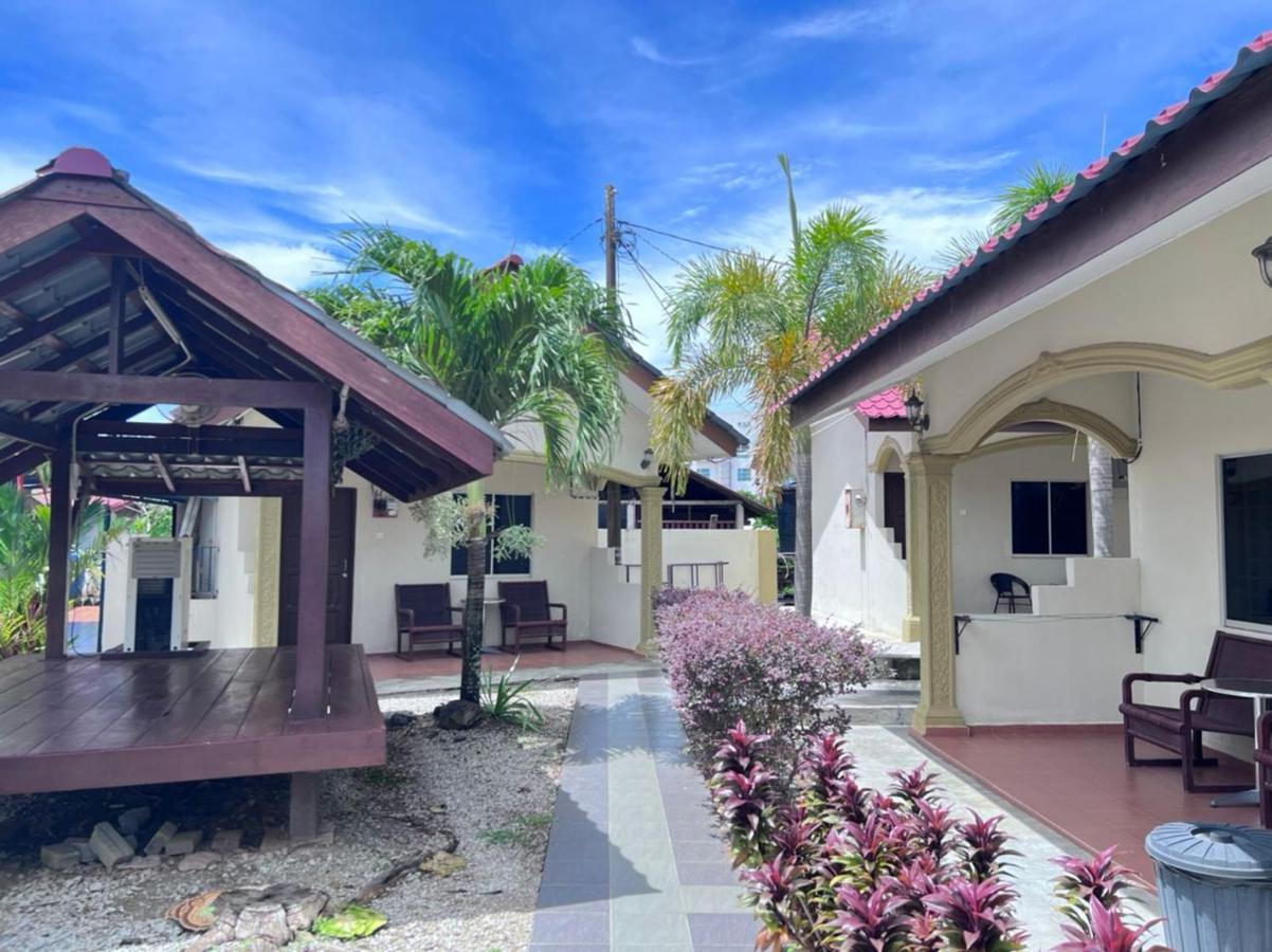 Dhania Cenang Beach Resort Pantai Cenang  Exterior foto