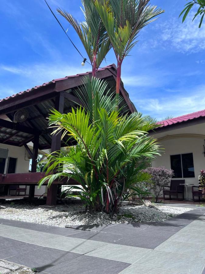 Dhania Cenang Beach Resort Pantai Cenang  Exterior foto