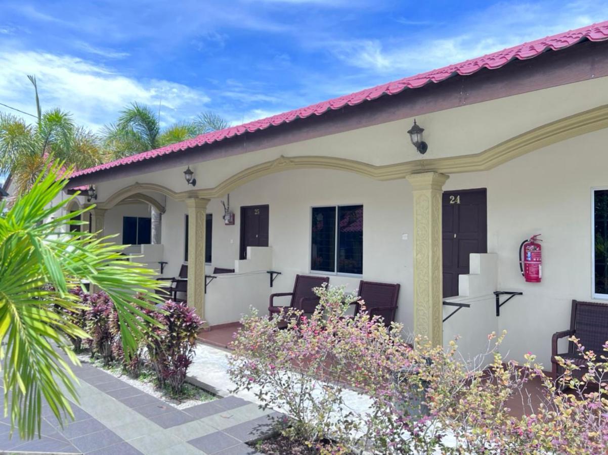Dhania Cenang Beach Resort Pantai Cenang  Exterior foto