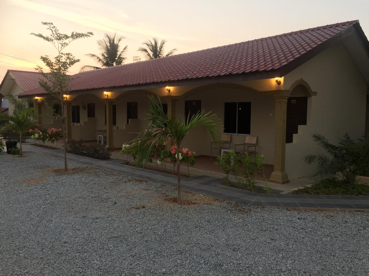 Dhania Cenang Beach Resort Pantai Cenang  Exterior foto