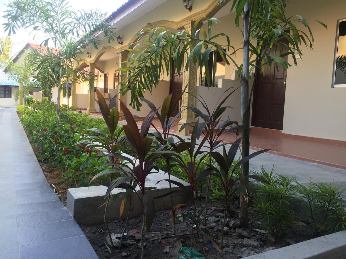 Dhania Cenang Beach Resort Pantai Cenang  Exterior foto