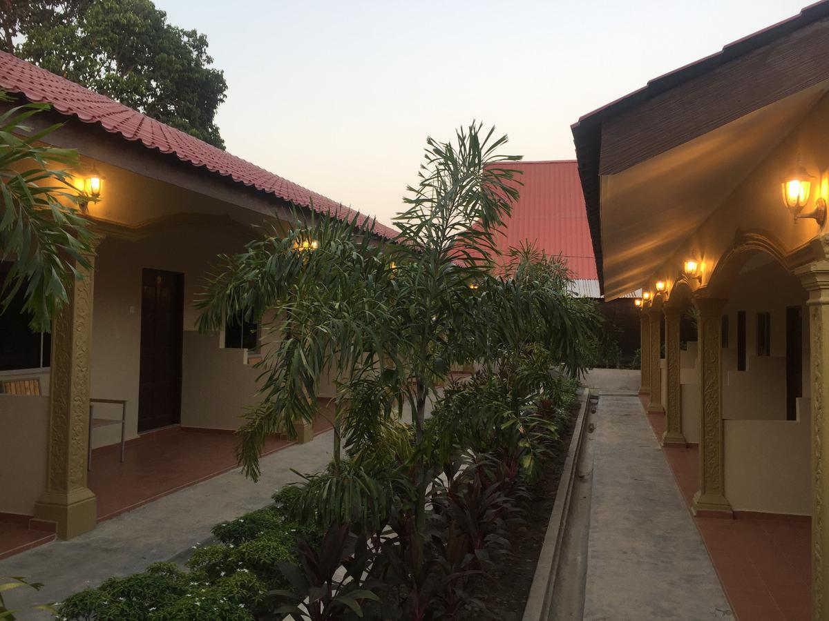 Dhania Cenang Beach Resort Pantai Cenang  Exterior foto