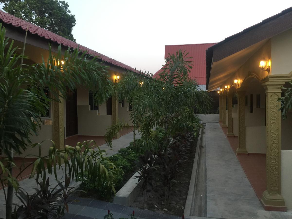 Dhania Cenang Beach Resort Pantai Cenang  Exterior foto