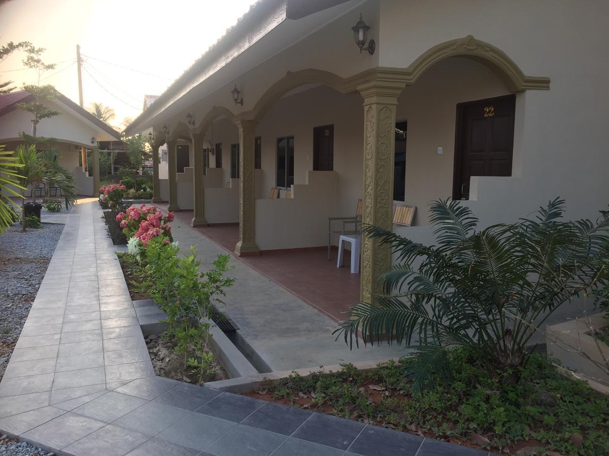 Dhania Cenang Beach Resort Pantai Cenang  Exterior foto