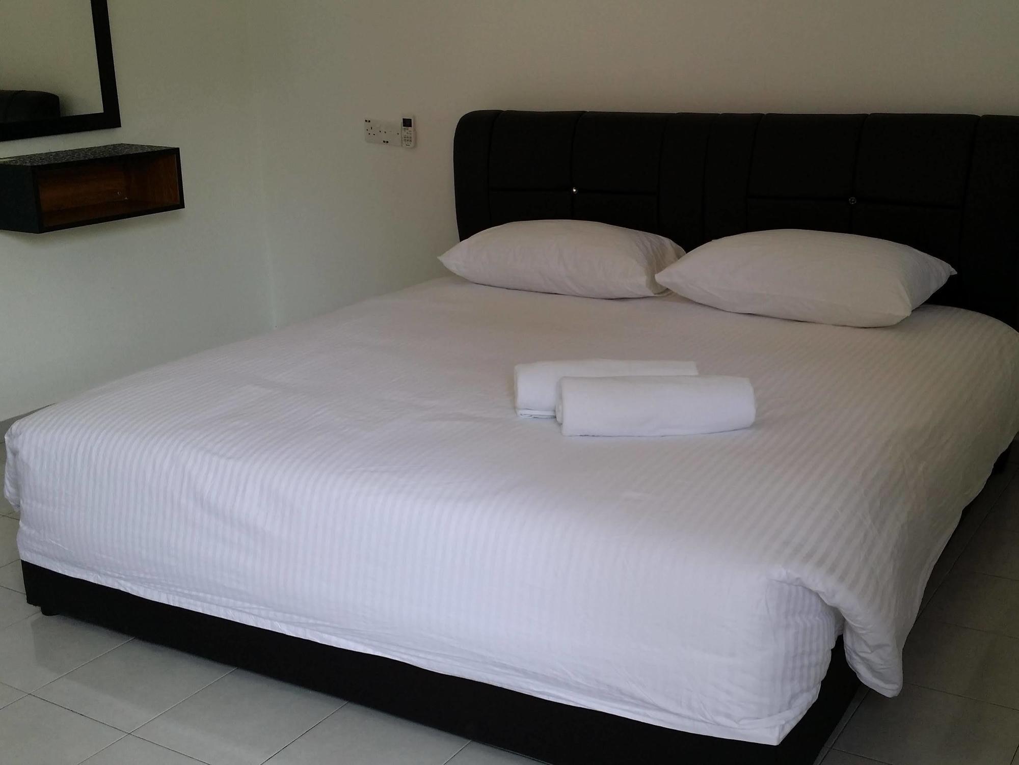 Dhania Cenang Beach Resort Pantai Cenang  Exterior foto